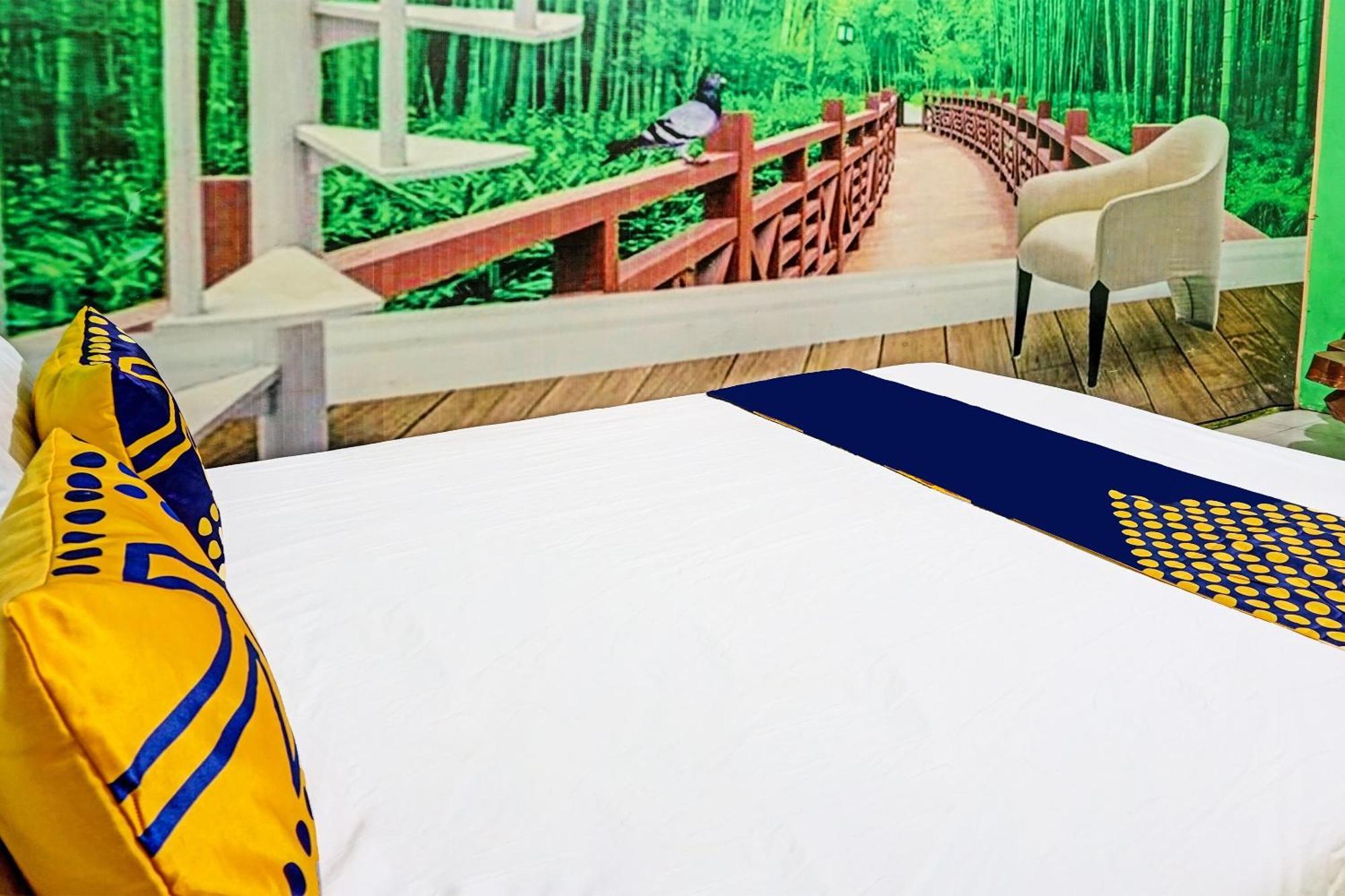 Oyo 91697 Nyaman Homestay Syariah Pare Екстер'єр фото
