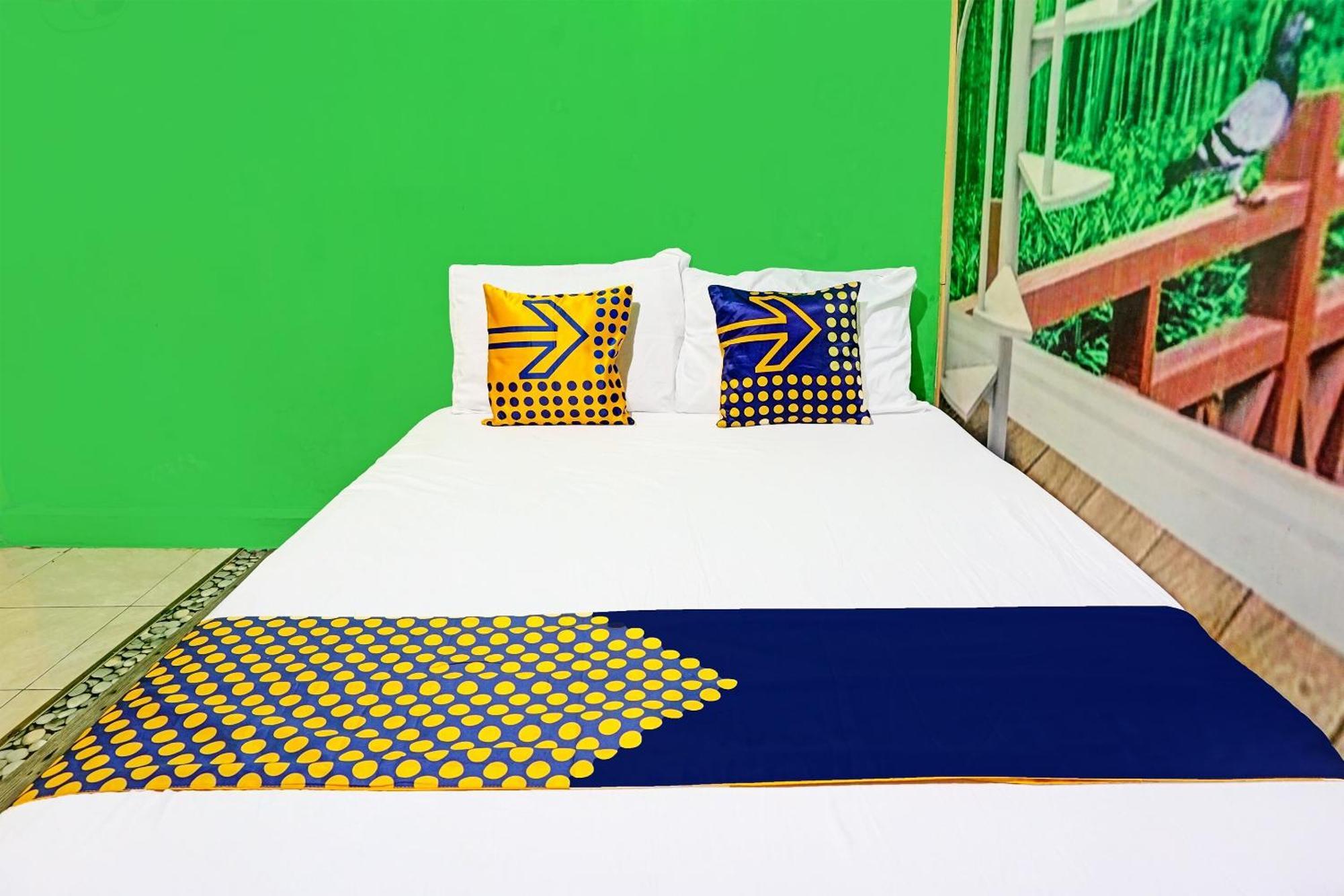 Oyo 91697 Nyaman Homestay Syariah Pare Екстер'єр фото