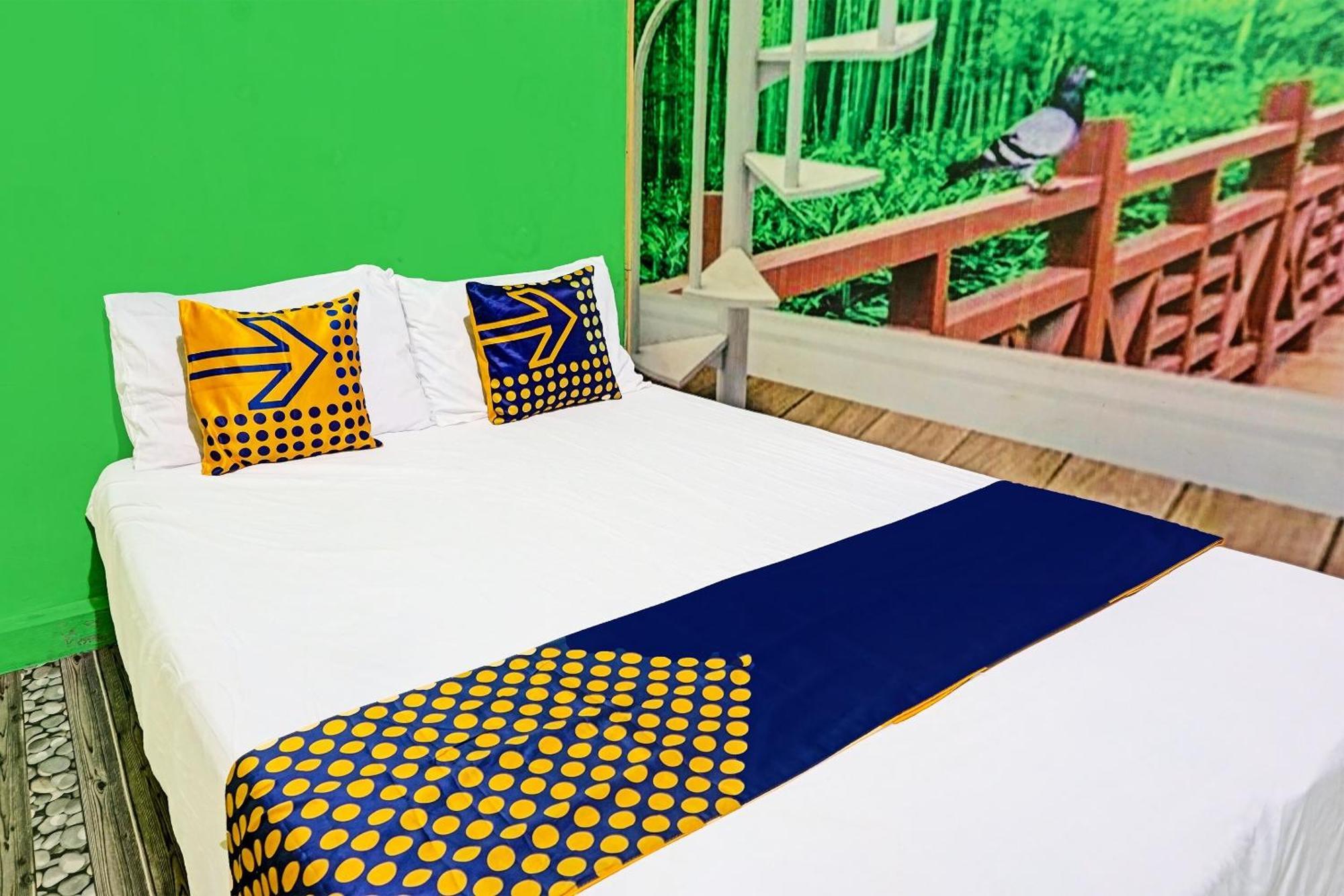 Oyo 91697 Nyaman Homestay Syariah Pare Екстер'єр фото