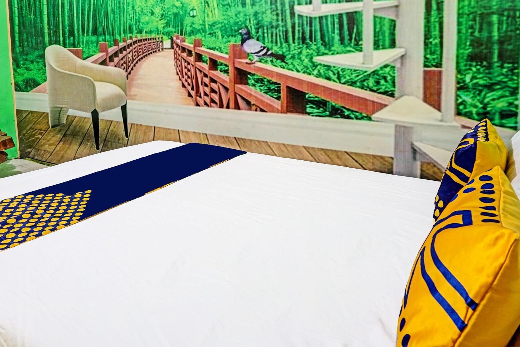 Oyo 91697 Nyaman Homestay Syariah Pare Екстер'єр фото