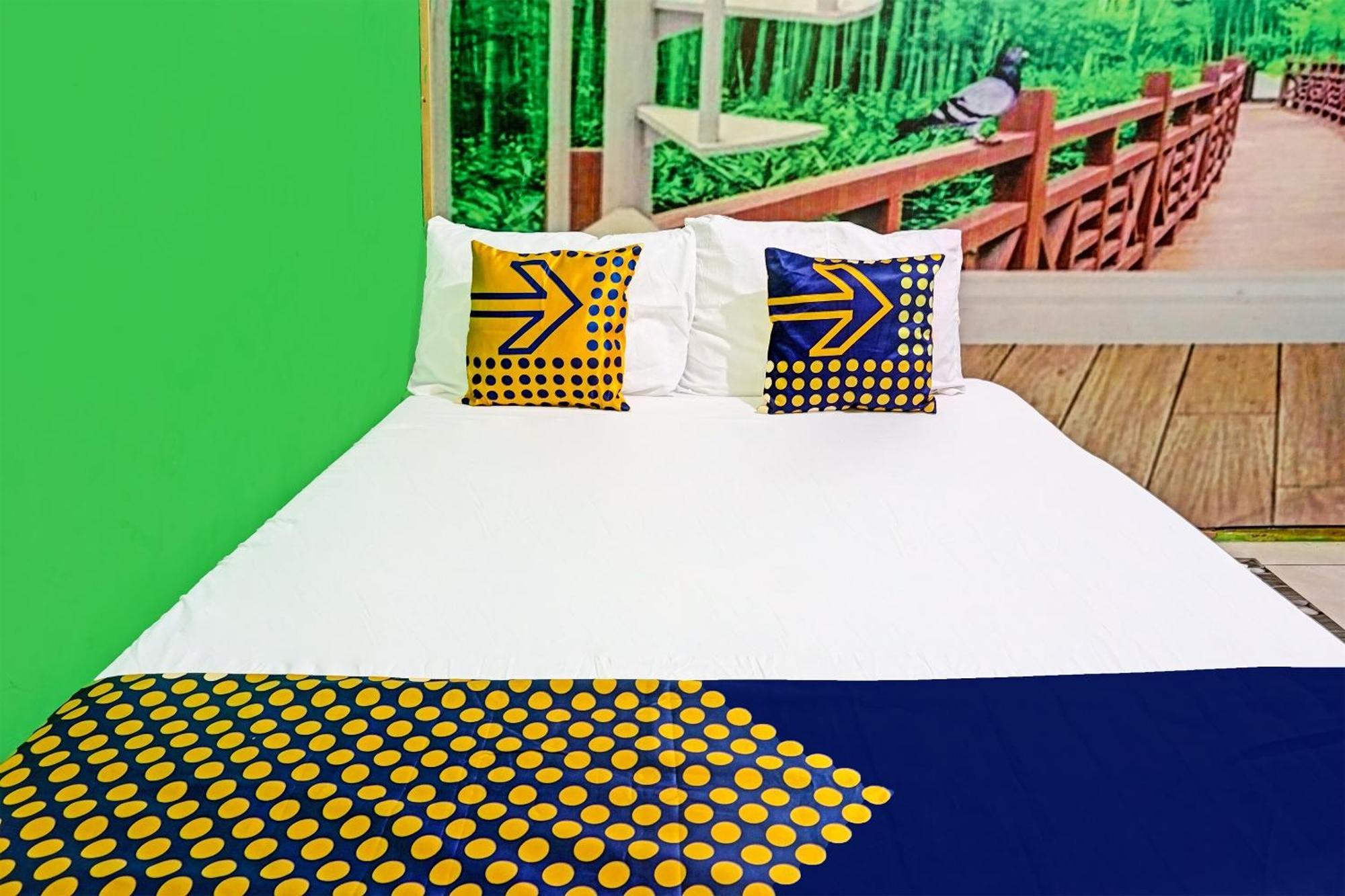 Oyo 91697 Nyaman Homestay Syariah Pare Екстер'єр фото